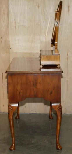 Coiffeuse vintage anglaise en noyer burr avec miroir et chaise