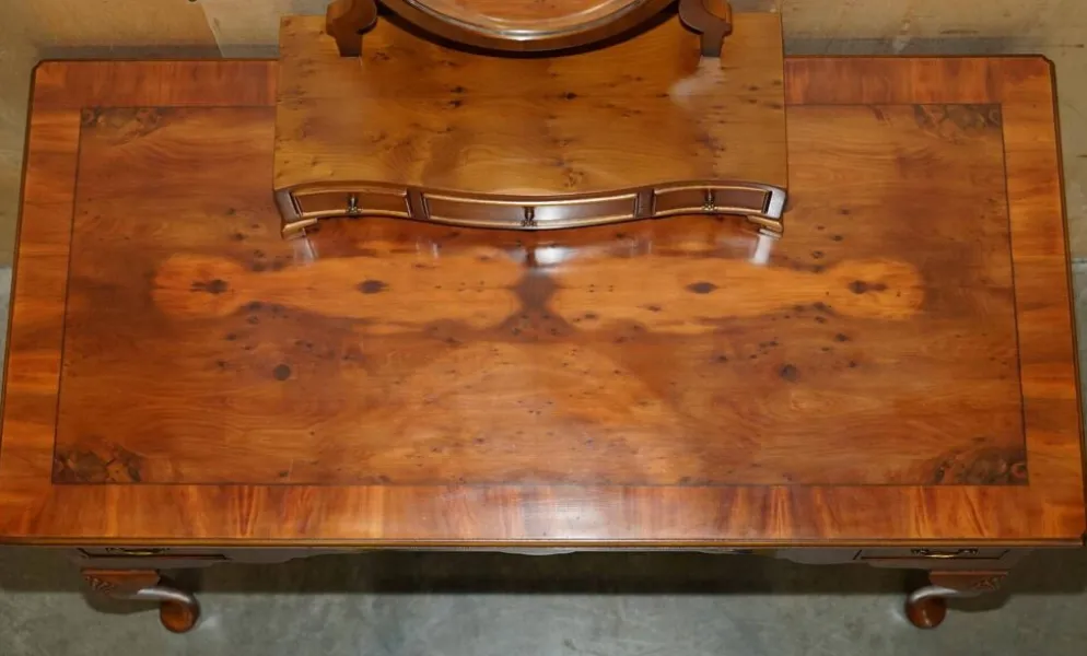 Coiffeuse vintage anglaise en noyer burr avec miroir et chaise