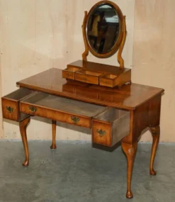 Coiffeuse vintage anglaise en noyer burr avec miroir et chaise