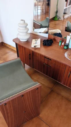 Coiffeuse vintage années 70 avec miroir triptyque & banc assorti