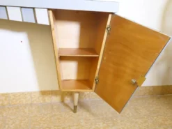 Coiffeuse vintage avec garnitures dorées et miroir, années 1950/1960