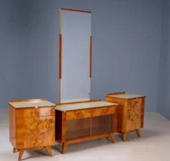 Coiffeuse vintage avec placage de noyer, grand miroir et armoires de rangement, milieu du 20e siècle, tchécoslovaque, 38 x 82 x 53 cm.