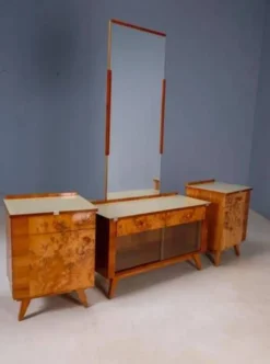 Coiffeuse vintage avec placage de noyer, grand miroir et armoires de rangement, milieu du 20e siècle, tchécoslovaque, 38 x 82 x 53 cm.