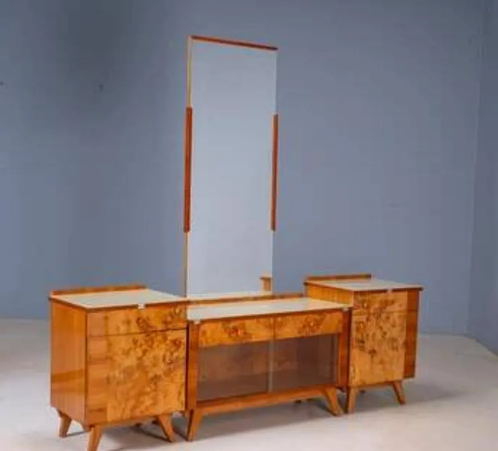 Coiffeuse vintage avec placage de noyer, grand miroir et armoires de rangement, milieu du 20e siècle, tchécoslovaque, 38 x 82 x 53 cm.