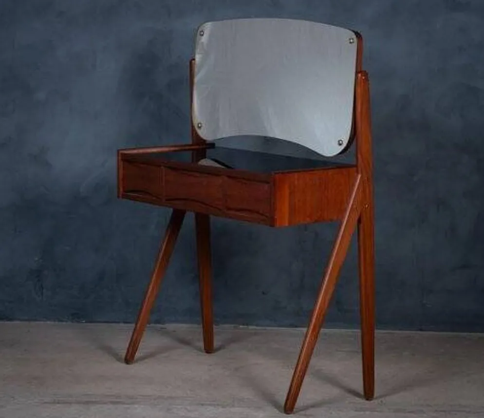Coiffeuse vintage danoise de l'usine de meubles Ølholm, années 1960.