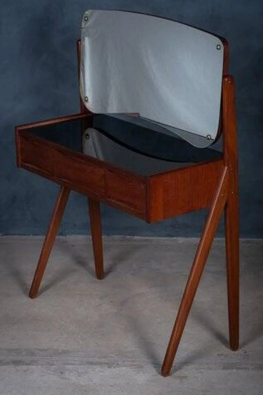 Coiffeuse vintage danoise de l'usine de meubles Ølholm, années 1960.