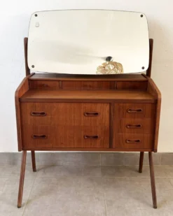 Coiffeuse vintage danoise en teck des années 60 estampillée Ag Spjel Kobber