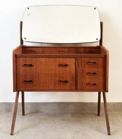 Coiffeuse vintage danoise en teck des années 60 estampillée Ag Spjel Kobber