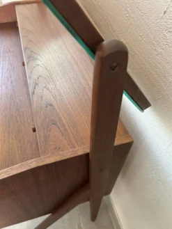 Coiffeuse vintage danoise en teck des années 60 estampillée Ag Spjel Kobber