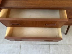 Coiffeuse vintage danoise en teck des années 60 estampillée Ag Spjel Kobber