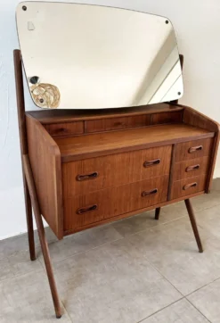 Coiffeuse vintage danoise en teck des années 60 estampillée Ag Spjel Kobber