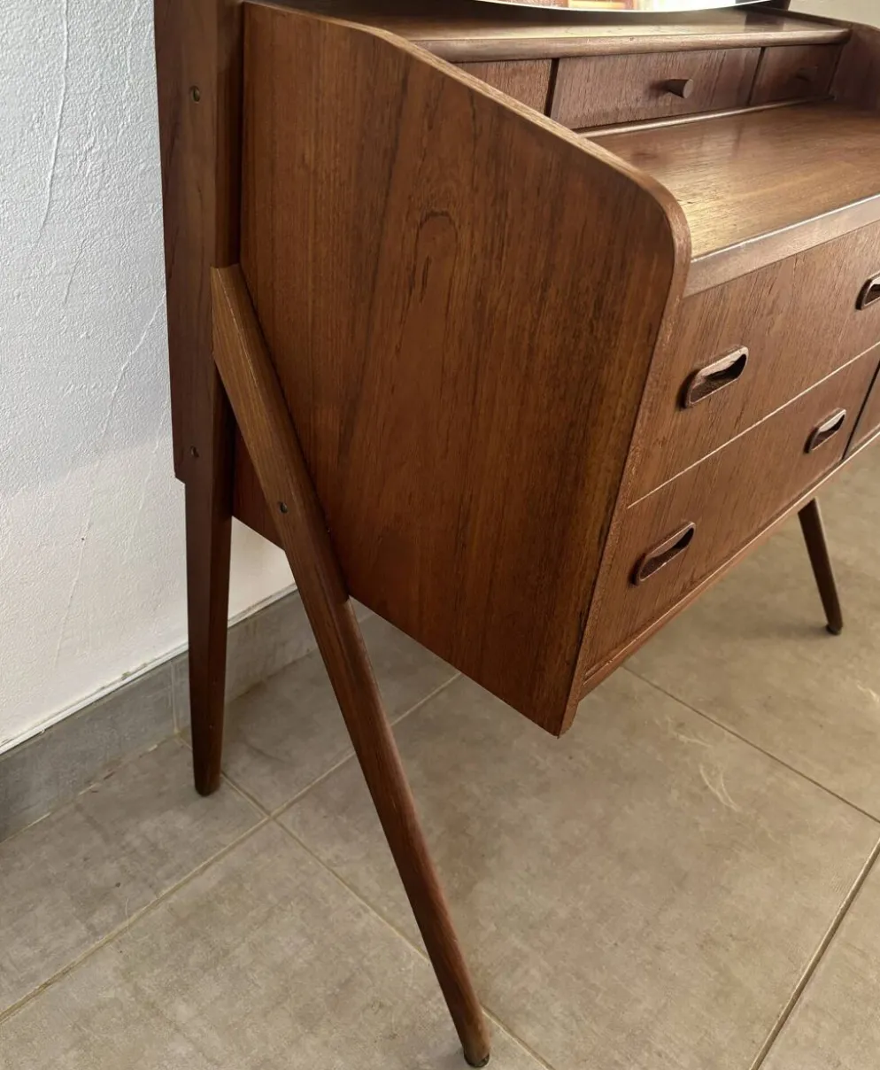 Coiffeuse vintage danoise en teck des années 60 estampillée Ag Spjel Kobber