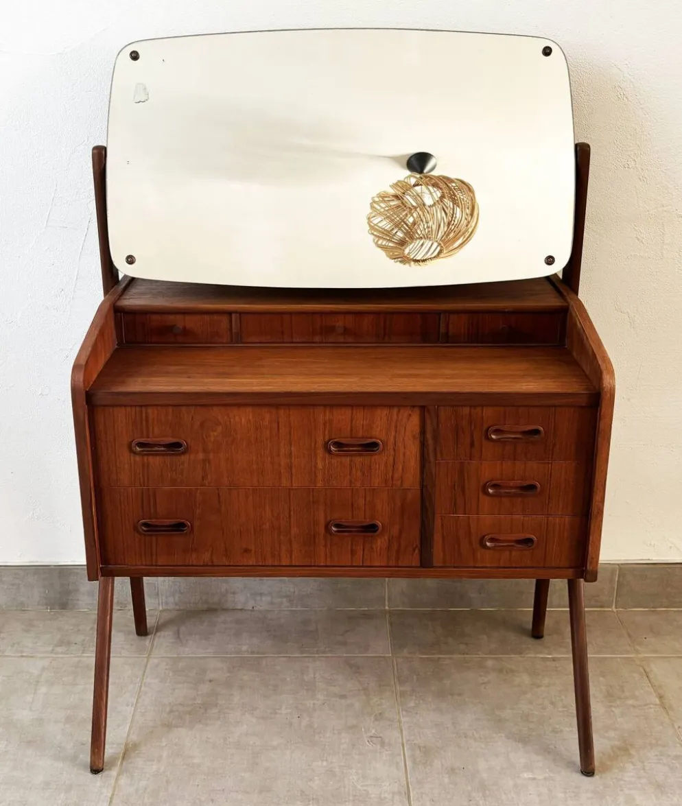 Coiffeuse vintage danoise en teck des années 60 estampillée Ag Spjel Kobber