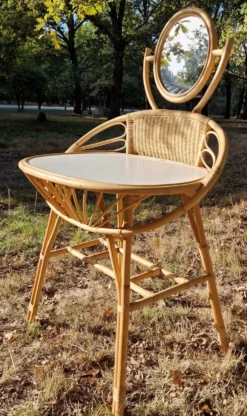 Coiffeuse vintage en rotin, années 60, miroir rond et dossier tressé