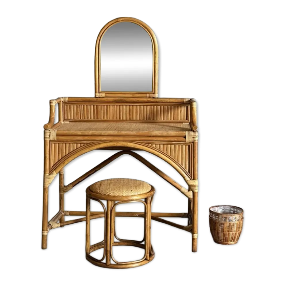 Coiffeuse vintage en rotin et ses accessoires