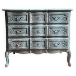 Commode ancienne de style Louis XV patinée à l’ancienne, l’élégance pratique