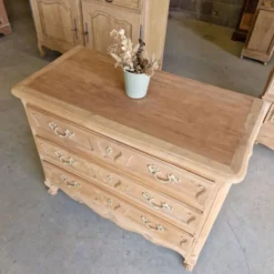 Commode ancienne en merisier – entièrement aérogommée