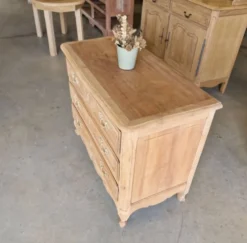 Commode ancienne en merisier – entièrement aérogommée
