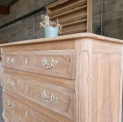 Commode ancienne en merisier – entièrement aérogommée
