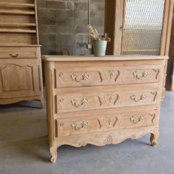 Commode ancienne en merisier – entièrement aérogommée