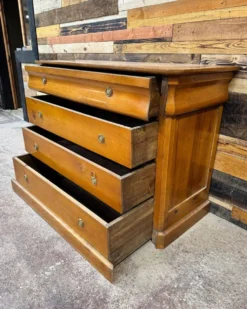 Commode ancienne en merisier