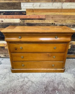Commode ancienne en merisier