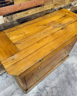 Commode ancienne en merisier
