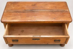 Commode ancienne en pin massif – 3 grands tiroirs – fin XIXe / début XXe