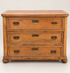 Commode ancienne en pin massif – 3 grands tiroirs – fin XIXe / début XXe
