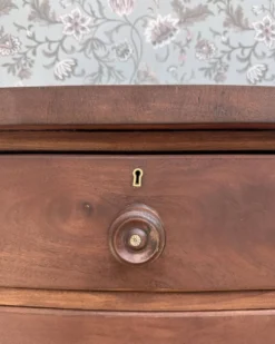 Commode anglaise ancienne, rénovée