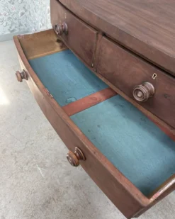 Commode anglaise ancienne, rénovée