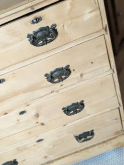 Commode anglaise antique en pin massif