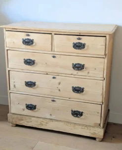 Commode anglaise antique en pin massif