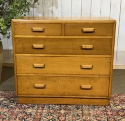 Commode anglaise des années 1950 en chêne