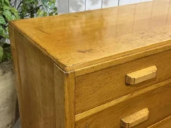 Commode anglaise des années 1950 en chêne