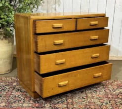 Commode anglaise des années 1950 en chêne