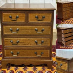 Commode anglaise en acajou, années 1950
