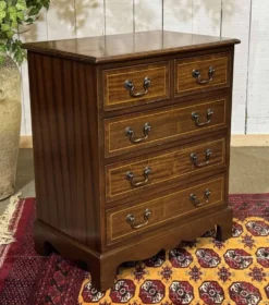 Commode anglaise en acajou, années 1950