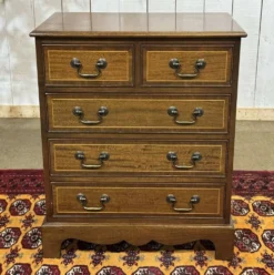 Commode anglaise en acajou, années 1950