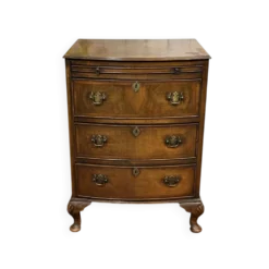 Commode anglaise en noyer des années 1950