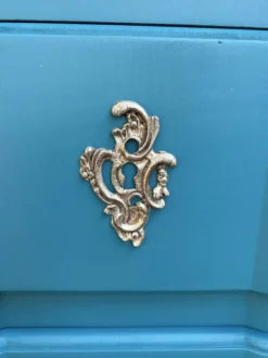 Commode arbalète