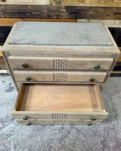 Commode Art Déco en chêne aérogommée