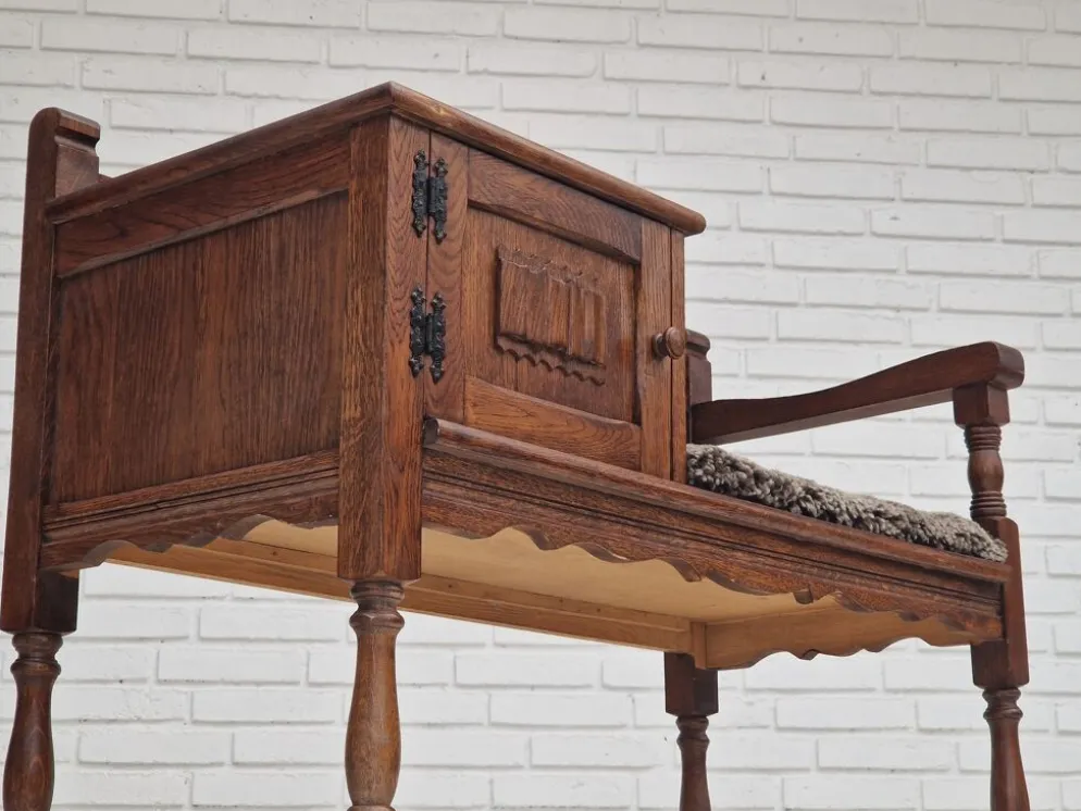 Commode assise en chêne années 1950 scandinave