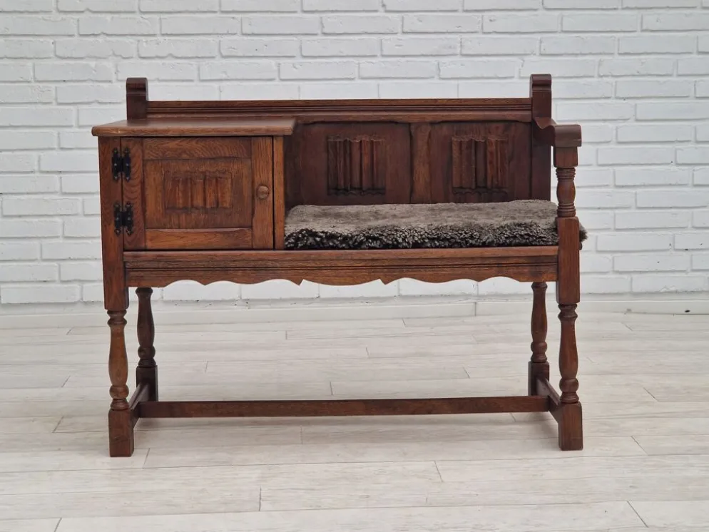 Commode assise en chêne années 1950 scandinave