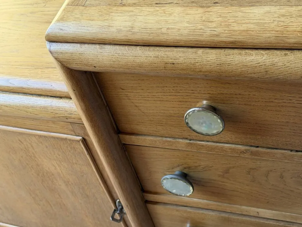 Commode asymétrique art déco chêne brut rénovée