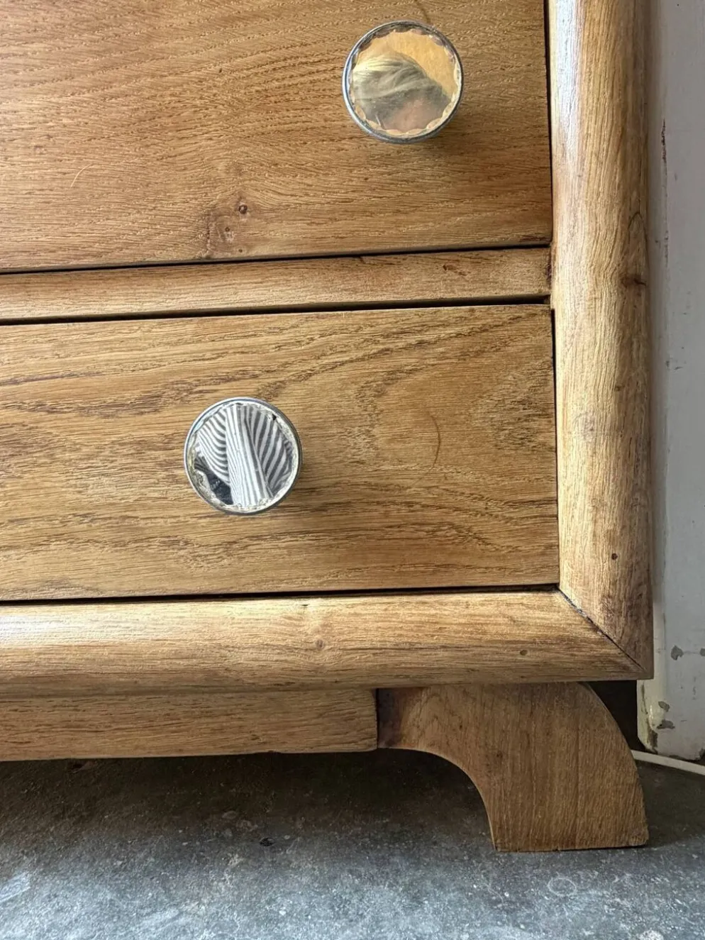 Commode asymétrique art déco chêne brut rénovée