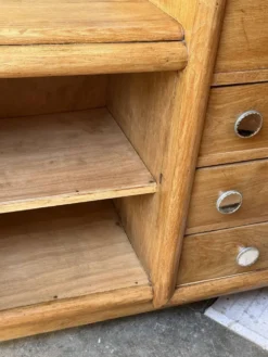 Commode asymétrique art déco chêne brut rénovée