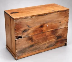 Commode basse ancienne en pin – 2 grands tiroirs