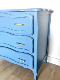 Commode bleue organique