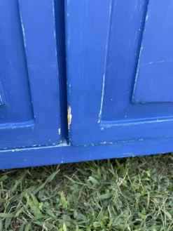 Commode bois peint bleu Majorelle
